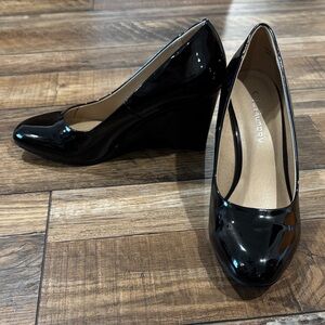 Chinese Laundry Shiny Black Wedges